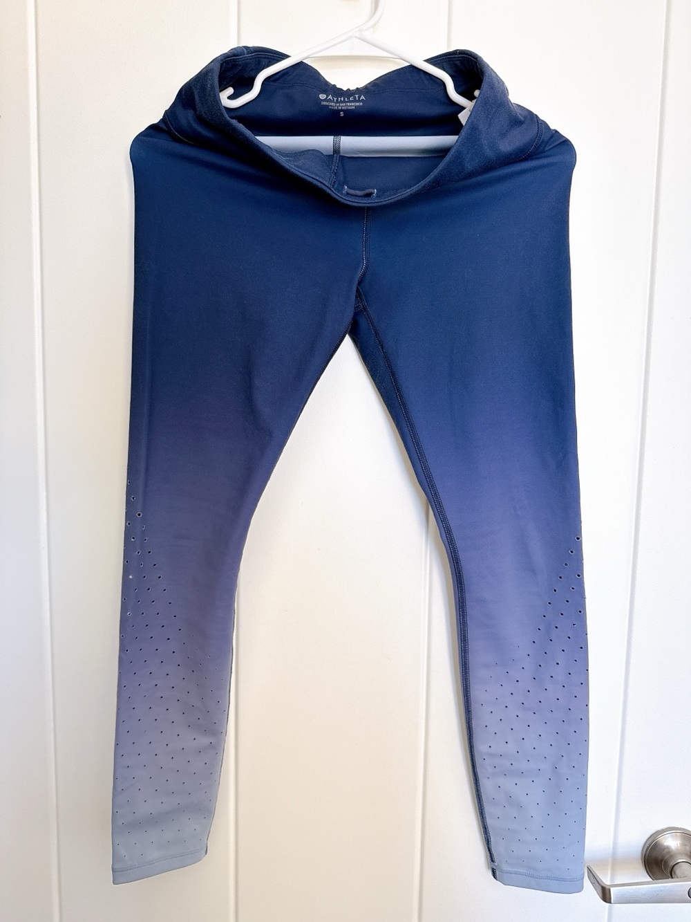 Athleta Navy to Light blue Ombre Performance Leggings